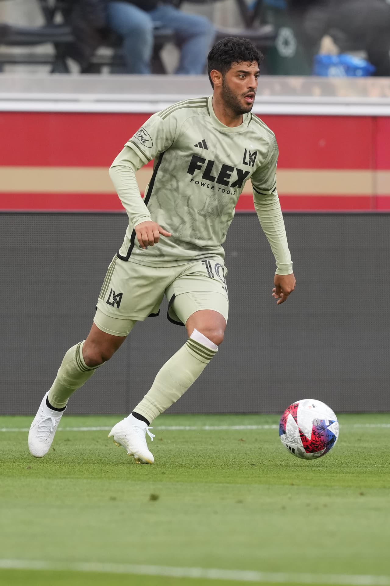 Delantero - CARLOS VELA (LAFC)