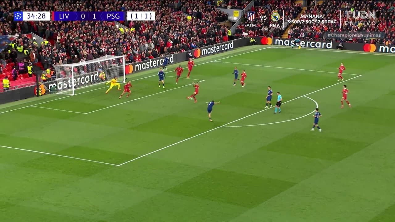 ¡Está cerca el PSG! Kvaratskhelia dispara apenas por encima de la portería