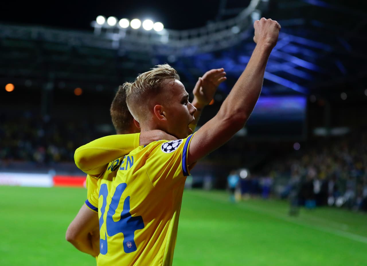 BATE Borisov se llevó al descanso una igualdad que parecía un triunfo en medio del trámite final del primer tiempo.