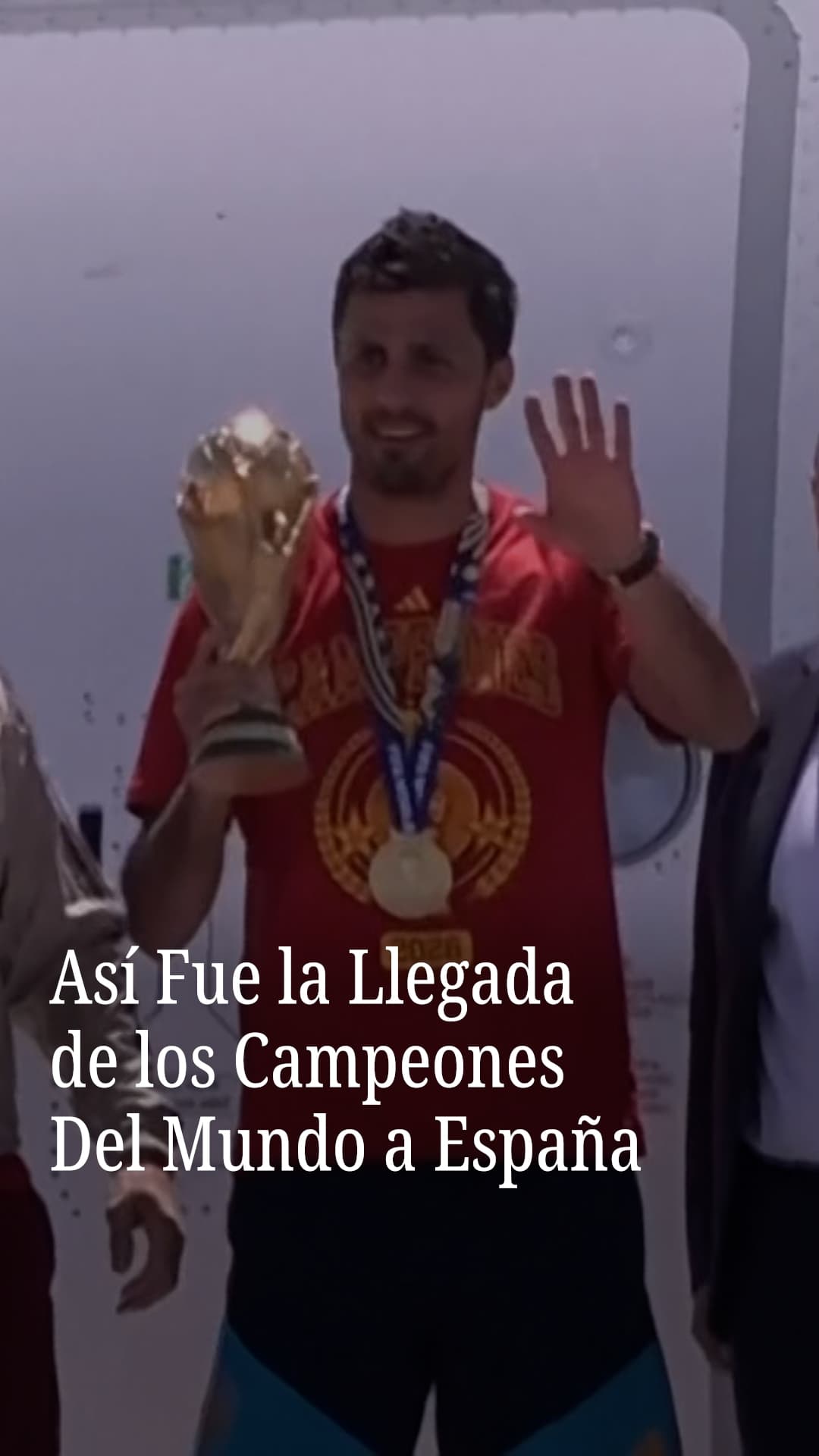 Así aterrizaron los campeones del mundo de vuelta en España