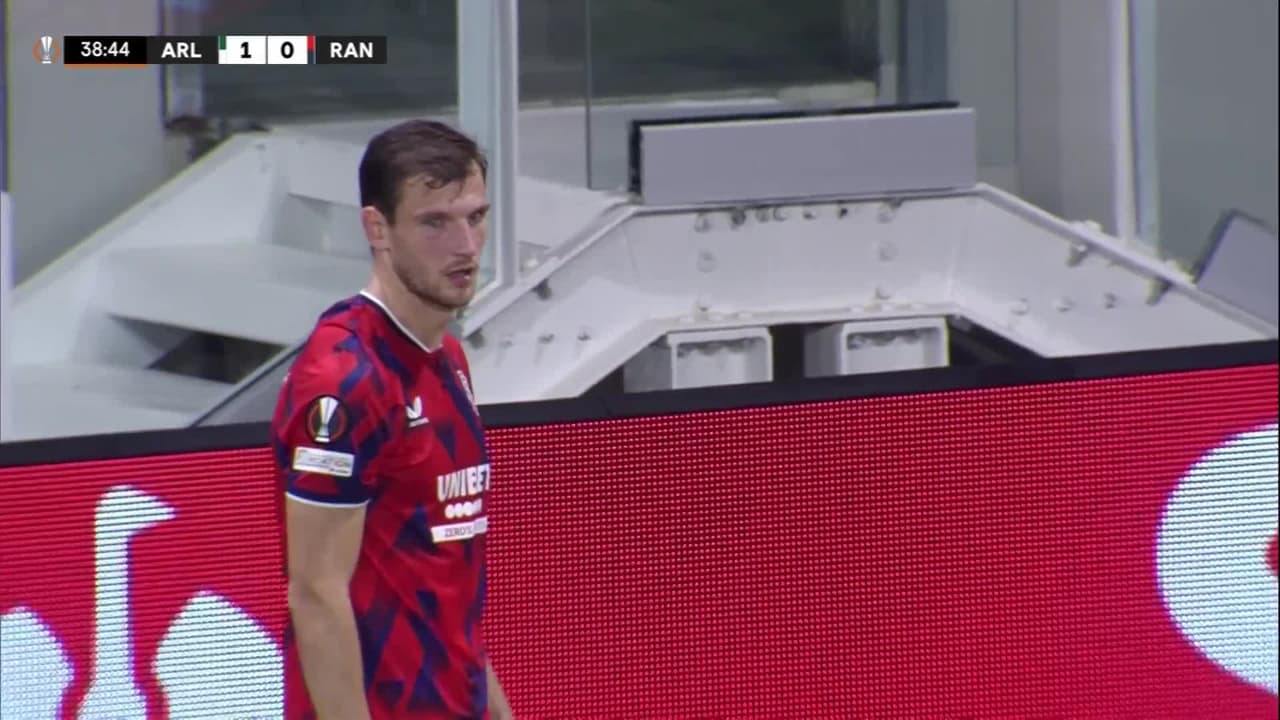 ¡TIRO ATAJADO! disparo por Abdallah Sima.