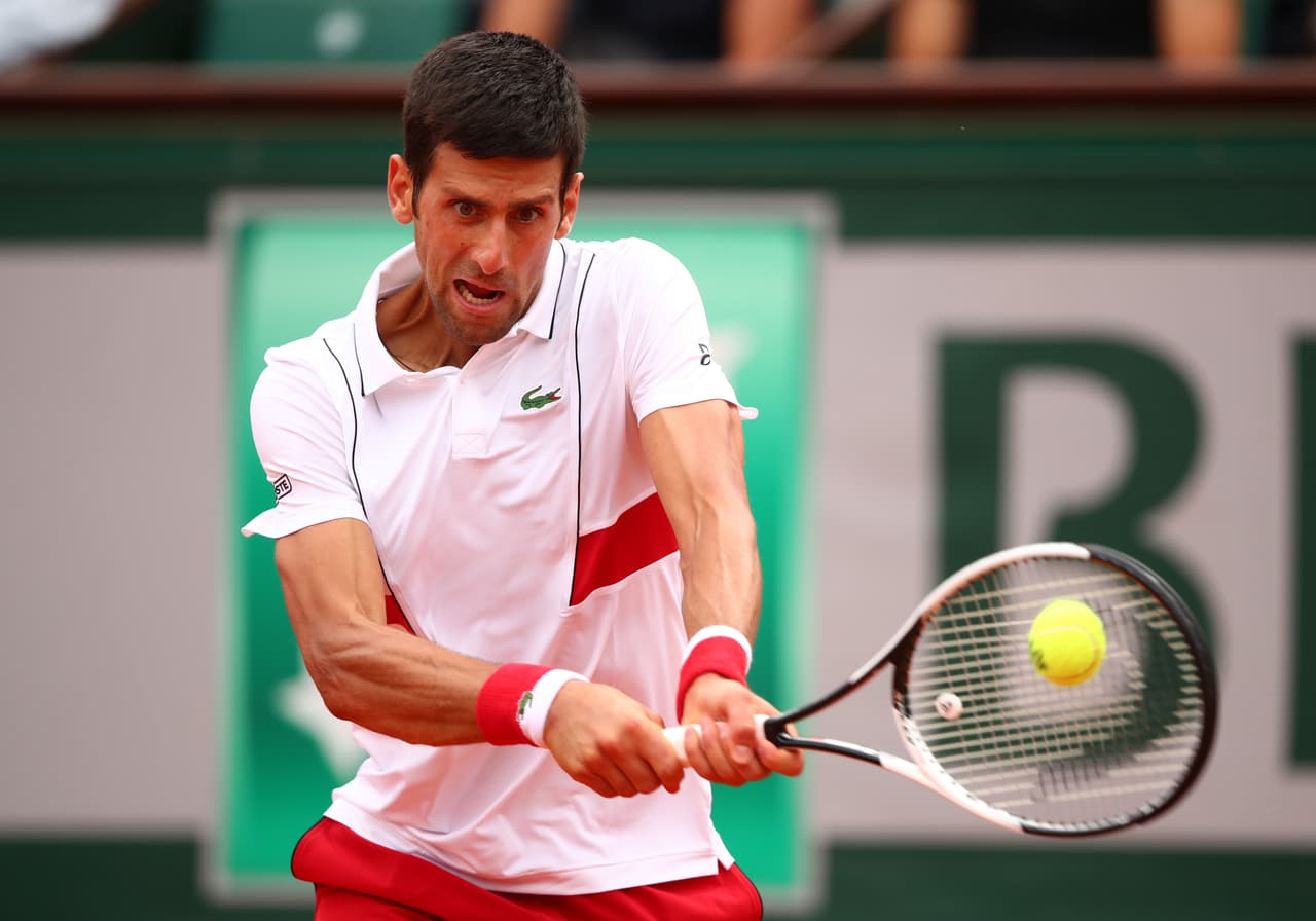 Novak Djokovic cumple en su debut en Roland Garros