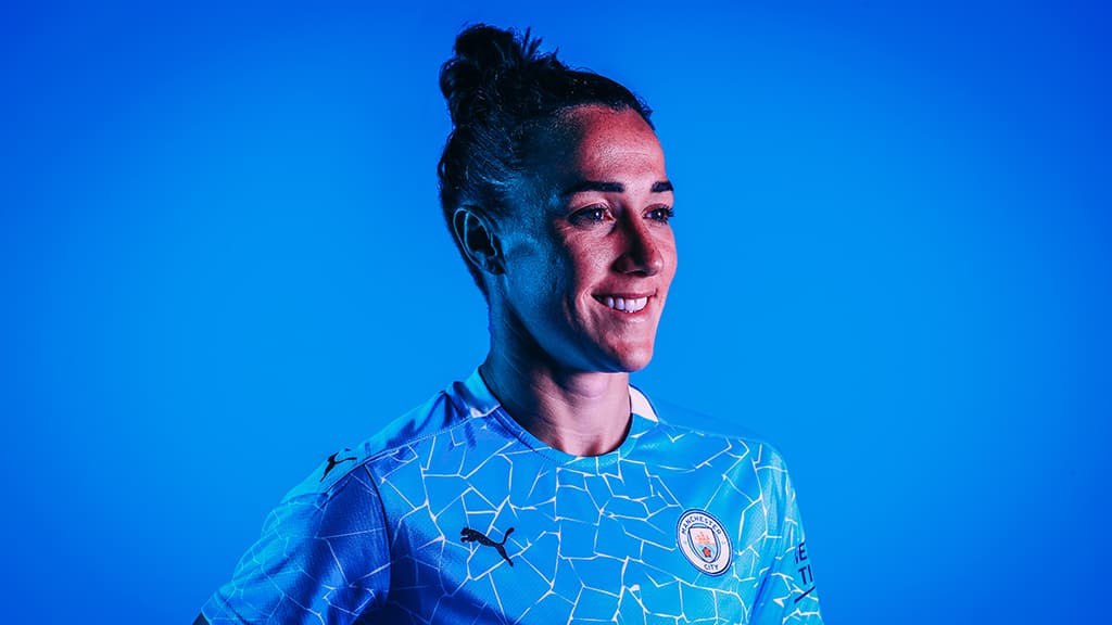 Durante su temporada con el City, Bronze fue seleccionada para representar a Inglaterra.