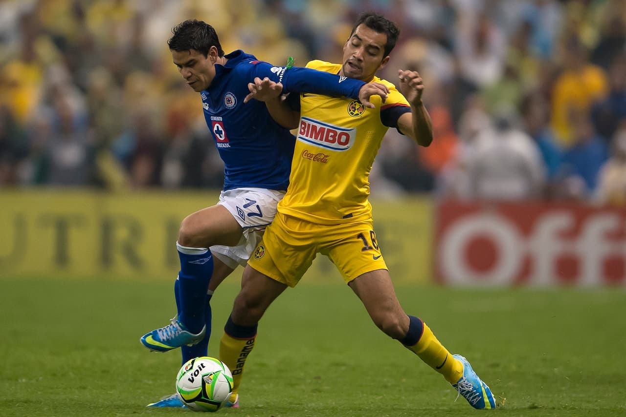 Cruz Azul tenía prácticamente en la bolsa el título después de que Teófilo Gutierrez anotó el gol celeste al minuto 20, un contragolpe donde el colombiano le ganó la carrera a su compatriota Aquivaldo y con un derechazo cruzado venció a Muñoz.