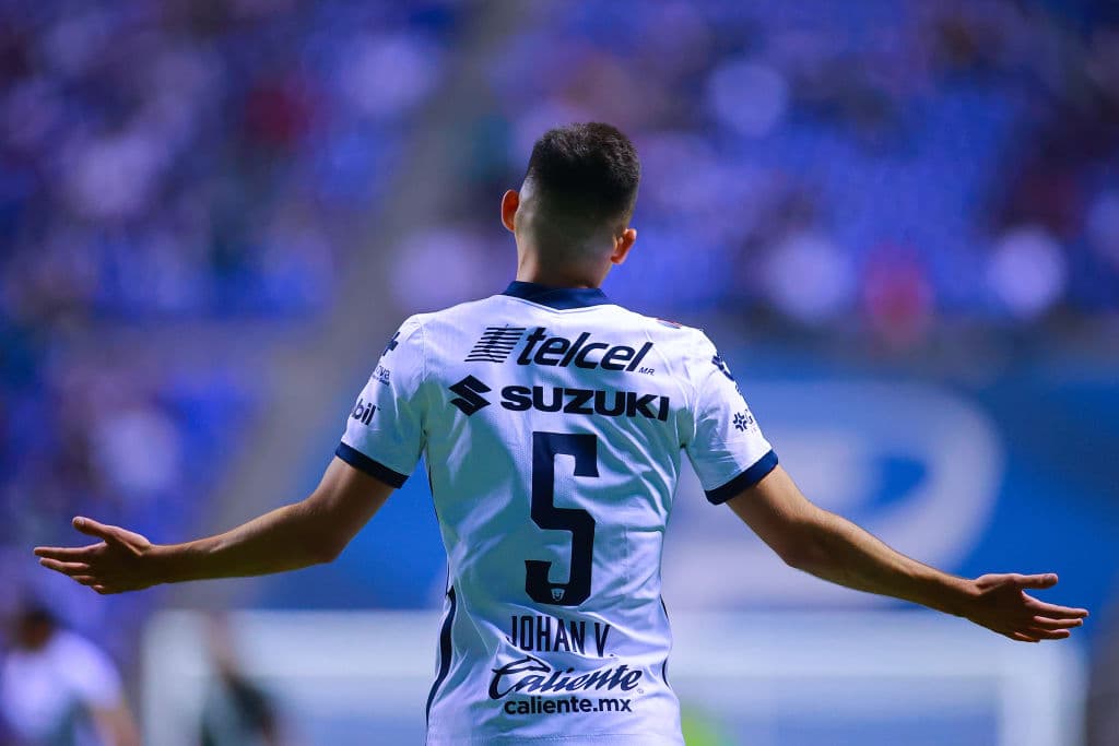 Pumas se disculpa con reportera hostigada por afición auriazul