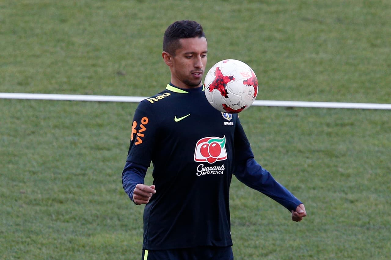 De pequeño la gente le solía decir al brasileño que no trata de ser futbolista porque gracias a su baja estatura nunca iba a lograr cumplir su sueño.