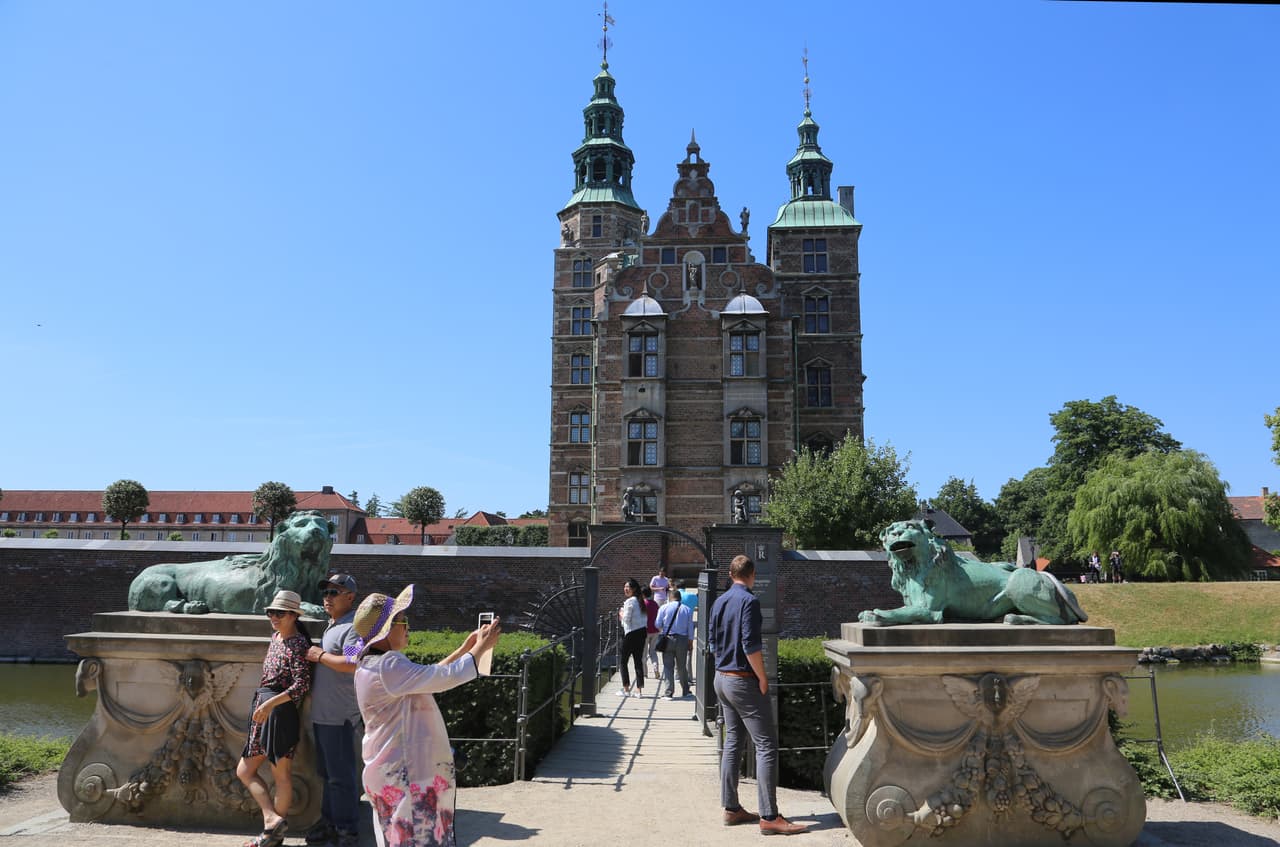 Copenhague es la capital de Dinamarca y es considerada la ciudad más feliz del mundo.