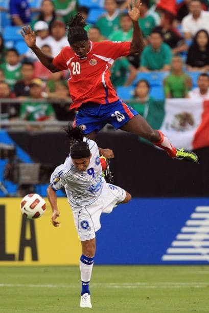 Rudis Corrales muy activo en el ataque, por momentos hizo sufrir a la defensa 'Tica'.