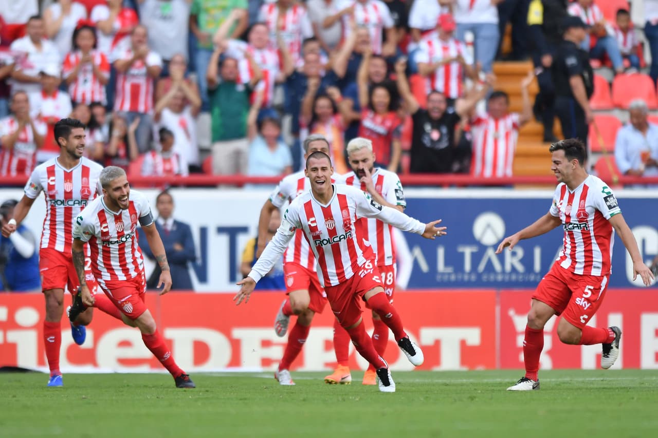 Los Rayos del Necaxa se imponen 1-0 a los Rayados del Monterrey en el juego de Ida de los Cuartos de Final de la Liga MX. El equipo regiomontano se quedó con 10 en la primer amitad pero los de Aguascalientes no supieron sacar provecho.