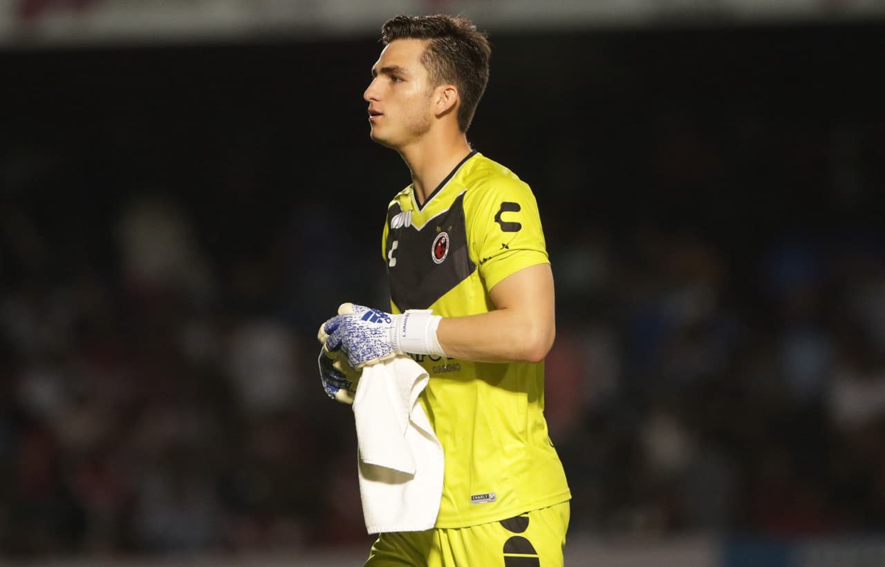 Sebastián Jurado sigue confirmando su gran nivel y en diversas ocasiones evitó la anotación de Rayados.