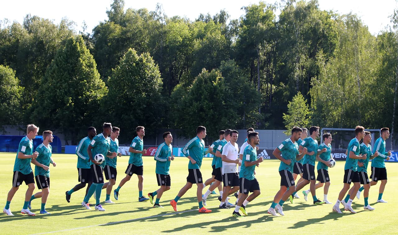 El grupo completo está dispuesto para dar el primer golpe en la búsqueda por retener su título de campeón.