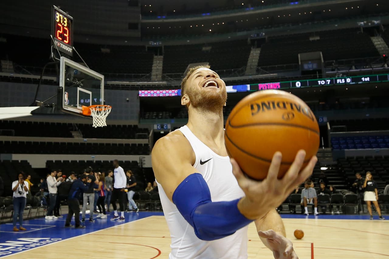 Previo al partido contra los Dallas Mavericks de Luka Doncic, el equipo de Detroit reconoció la duela de la Ciudad de México.