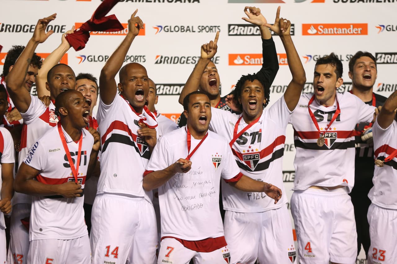 7. Sao Paulo F.C. (Brasil / Conmebol) - 12 títulos: 3 Copas Libertadores, 2 Intercontinentales, 2 Recopas, un Mundial de Clubes, una Sudamericana, una Joao Havelange, una Copa Máster y una Copa Conmebol.