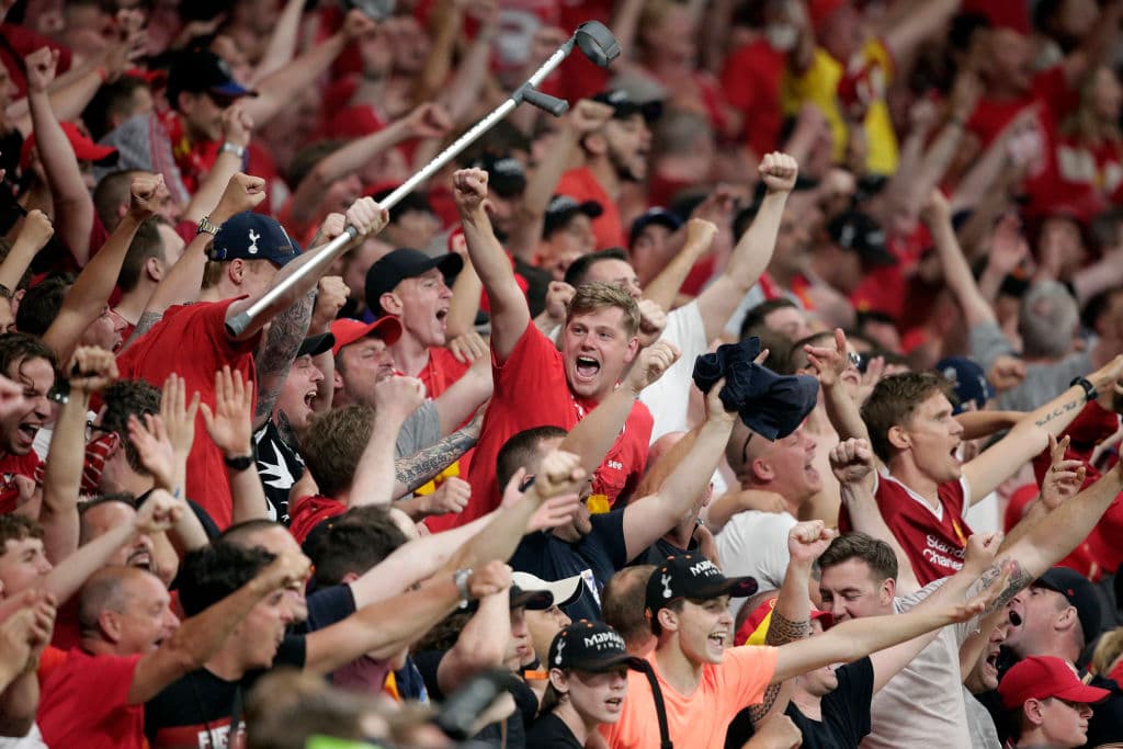 Los fanáticos del Liverpool exploraron en júbilo tras la terminación de la Final de la UEFA Champions League.