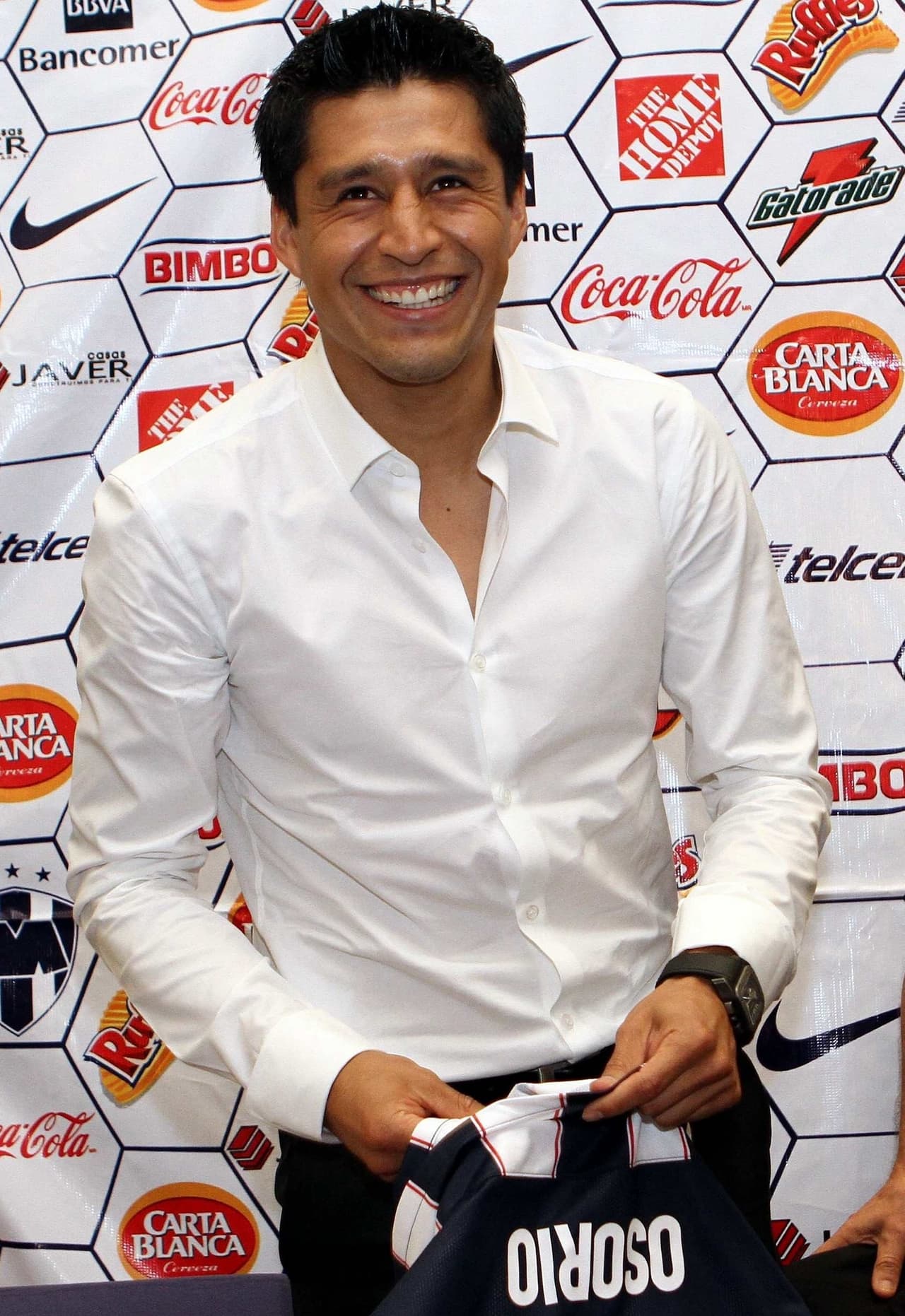 Volvió a México para vestir la camiseta de Rayados de Monterrey, con quienes logró el título del Apertura 2010.