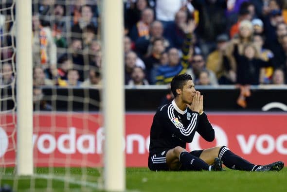 Ronaldo intentó cargar con el Real Madrid y meterlo al partido pero los intentos fueron desviados del arco o tapados por los jugadores de defensa del Valencia.
