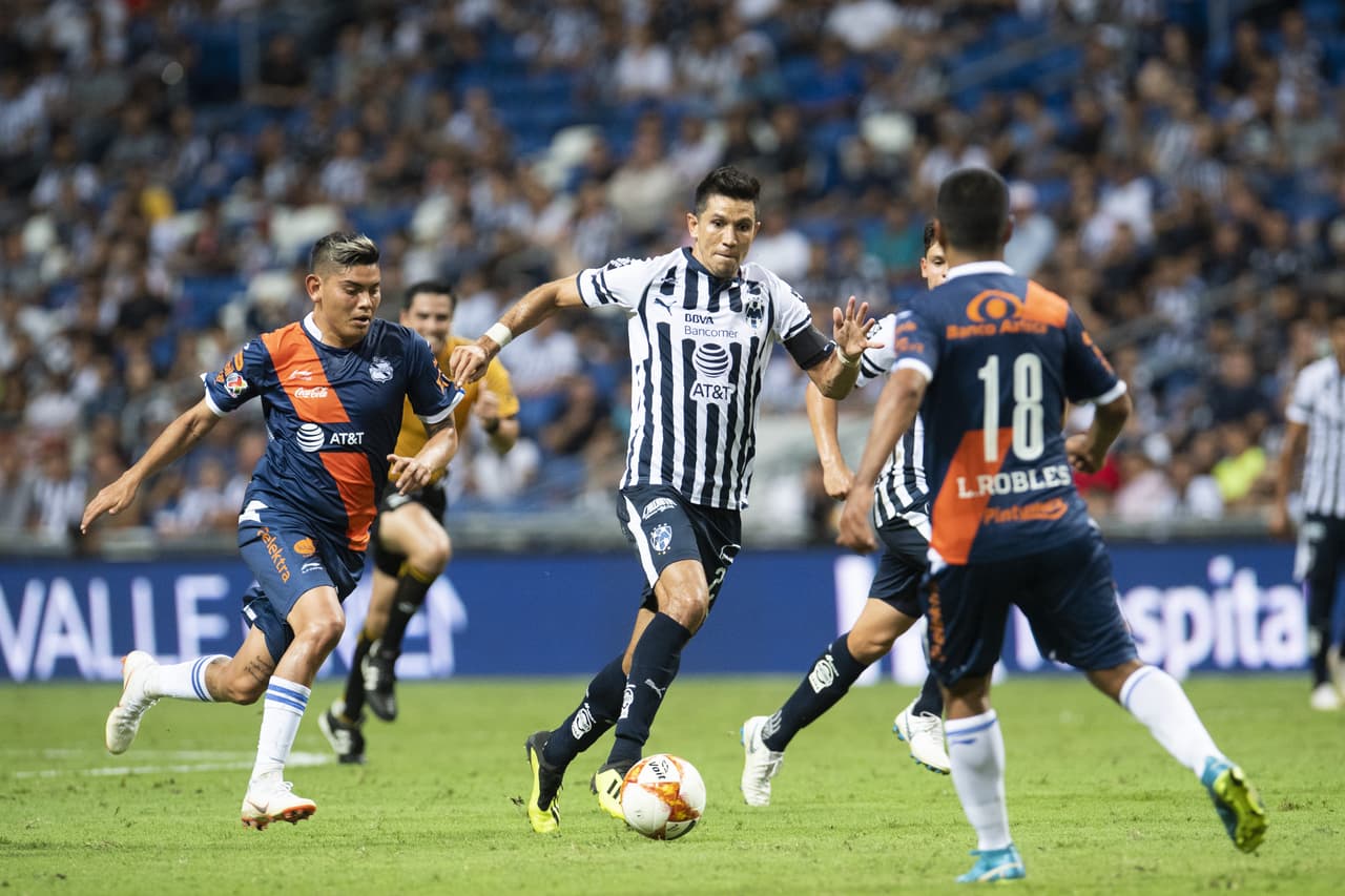 Monterrey tuvo las principales intenciones de ataque con la idea de sentenciar pronto el partido contra su rival.