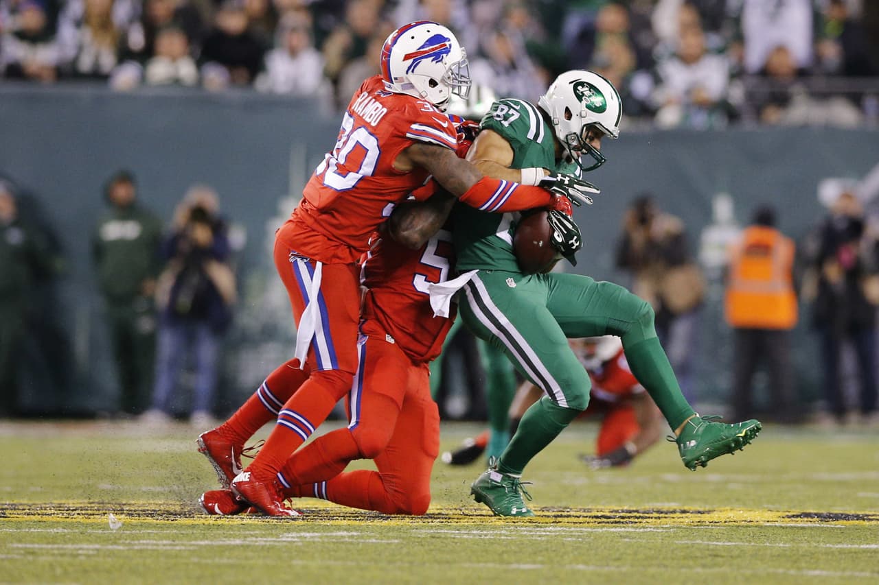 10. BUFFALO BILLS - Dos victorias consecutivas, una de ellas sobre los Jets y fue suficiente para que Rex Ryan lanzará cohetes, sin embargo, todavía faltan 7 partidos para consolidar avances. Mientras, están en terreno de postemporada y por ello en el Top Ten.