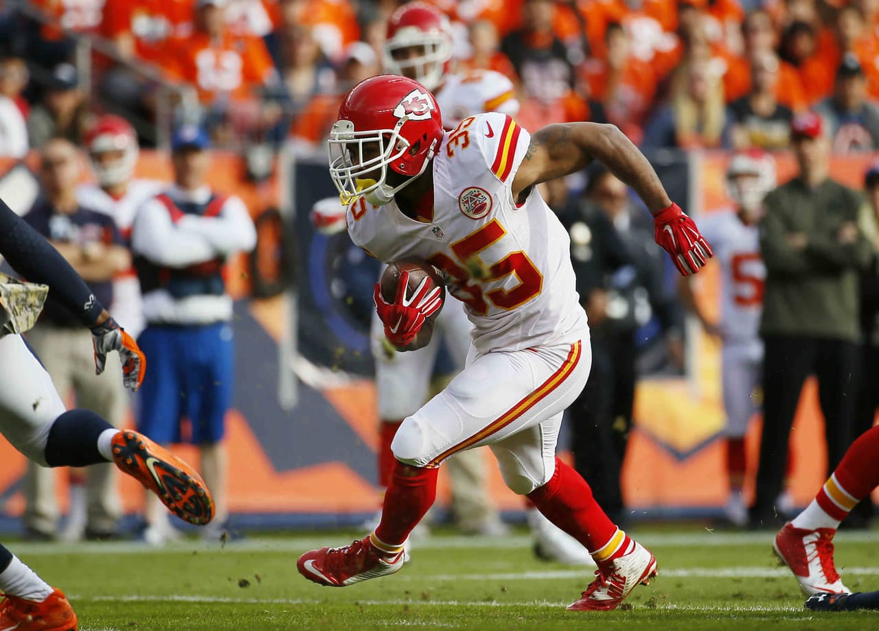 9. KANSAS CITY CHIEFS - Cuando Jamaal Charles se lesionó y quedó fuera por el resto de la temporada, se pensaba que todo estaba definido para los Chiefs, sin embargo, encontraron en el corredor suplente Charcandrick West un elemento desestabilizador de defensivas. Corre y atrapa pases, excelente combinación para Alex Smith. Tienen 3 victorias al hilo y revivieron.