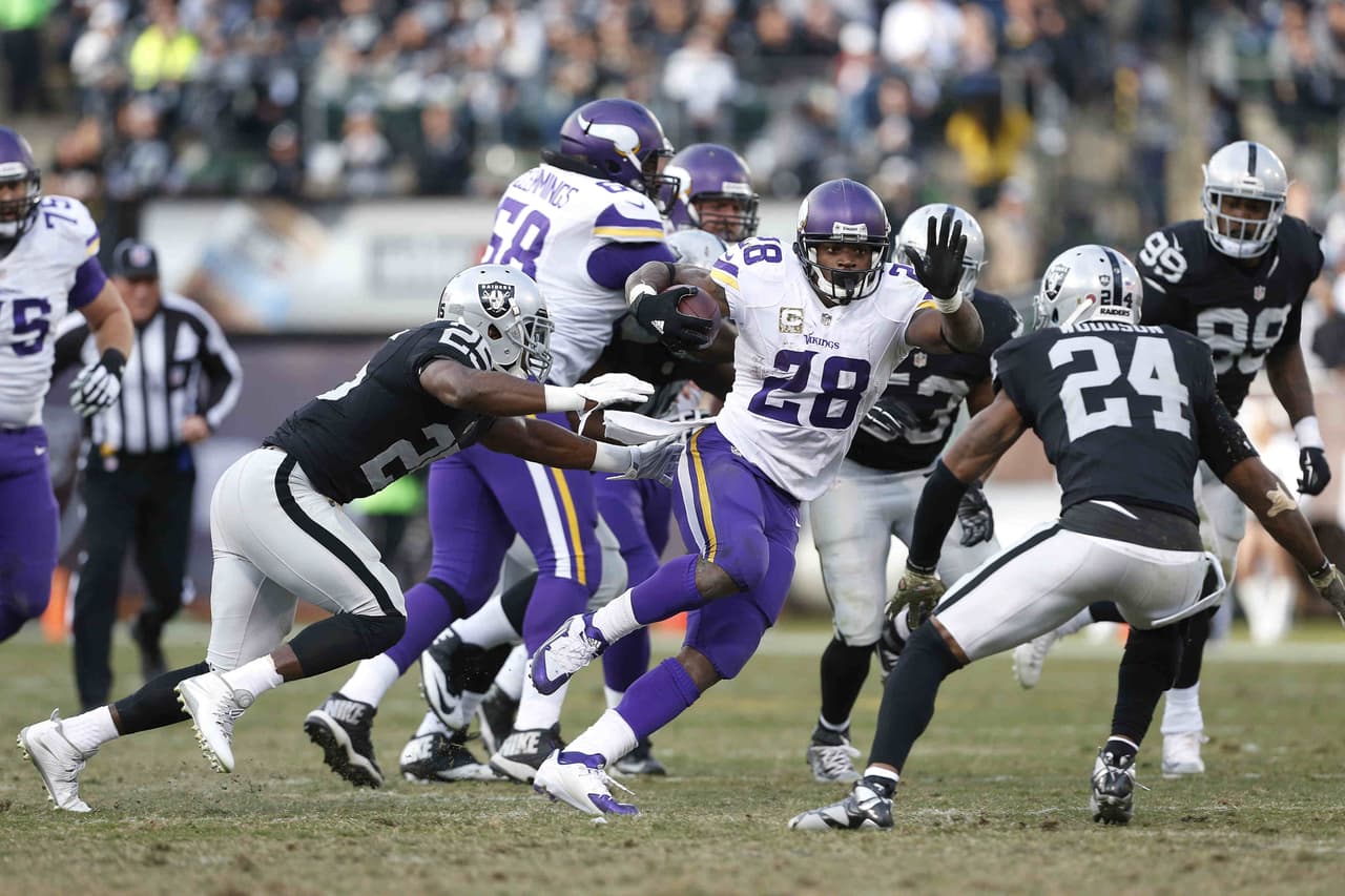 4. MINNESOTA VIKINGS - Al ritmo de Adrian Peterson ya tienen la ofensiva terrestre número uno de la NFL. Combinado con la defensiva 9 de la Liga, da como resultado 5 victorias consecutivas que coinciden con el derrumbe de Green Bay, para que los Vikings sorpresivamente sean líderes del Norte en la NFC.