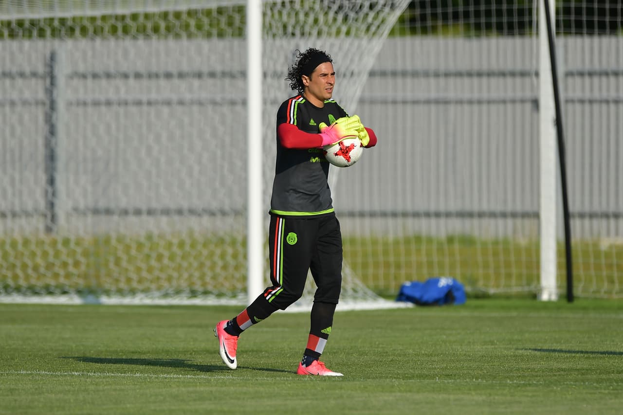 Los porteros trabajaron diferenciados con el equipo especializado.