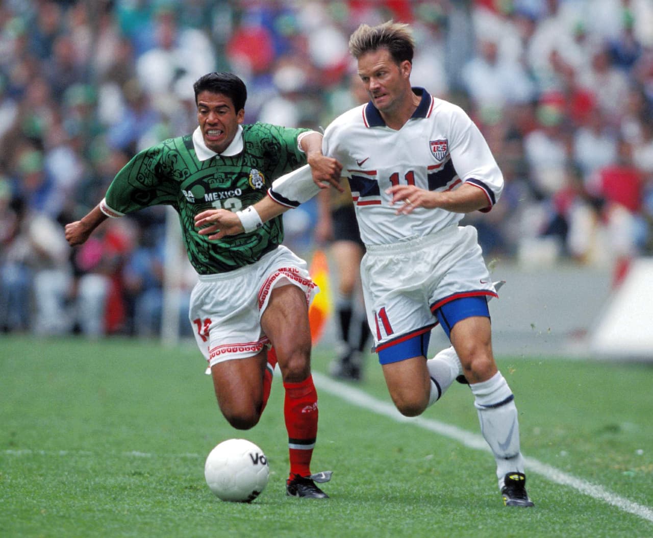 Pável Pardo fue titular en el medio campo al lado de Alberto Coyote. Le tocó bailar con Eric Wynalda.