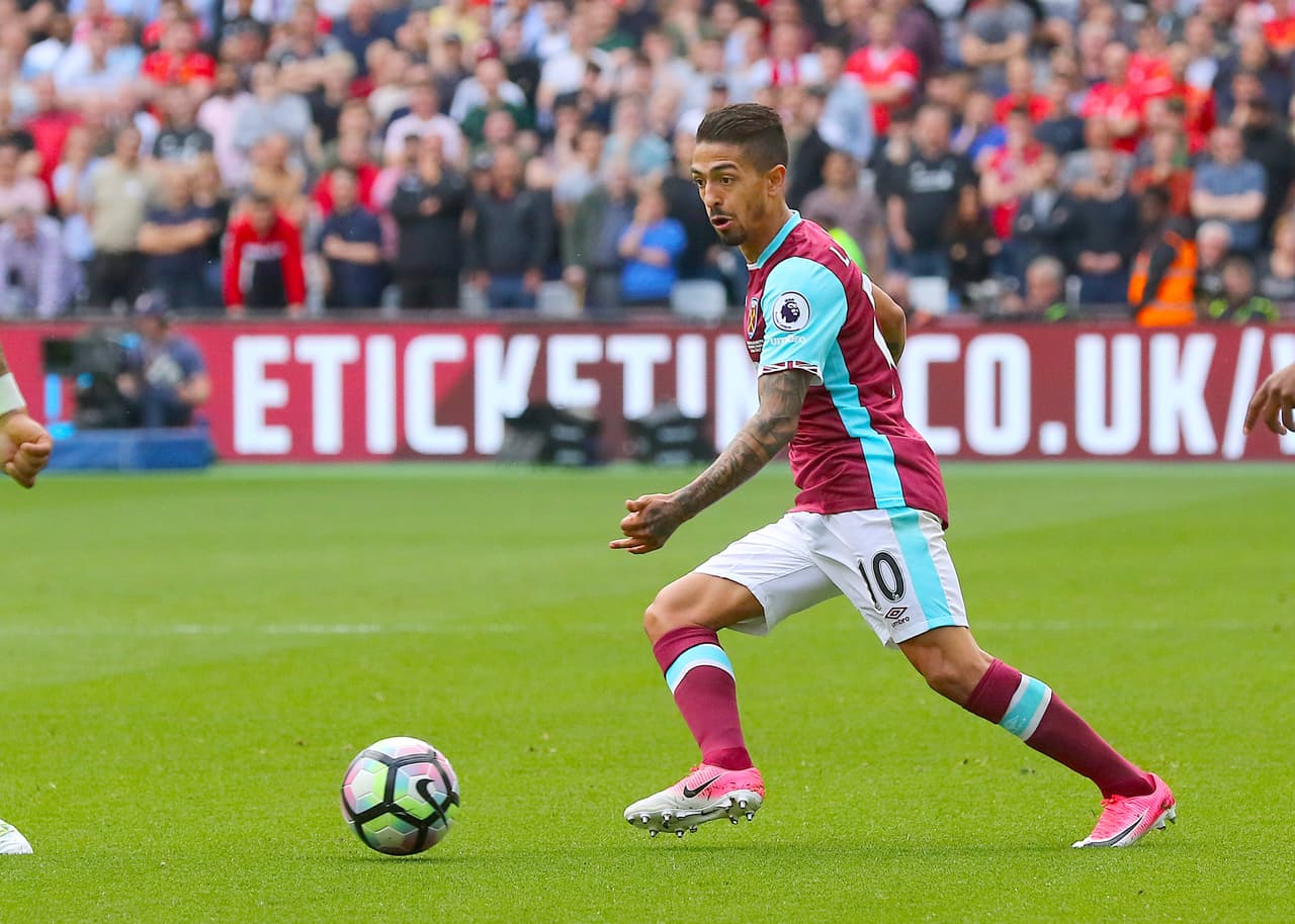 El talento y panorama de un jugador como Lanzini será clave para el ataque del mexicano, que necesita un pasador para llevar a cabo su potencial goleador.