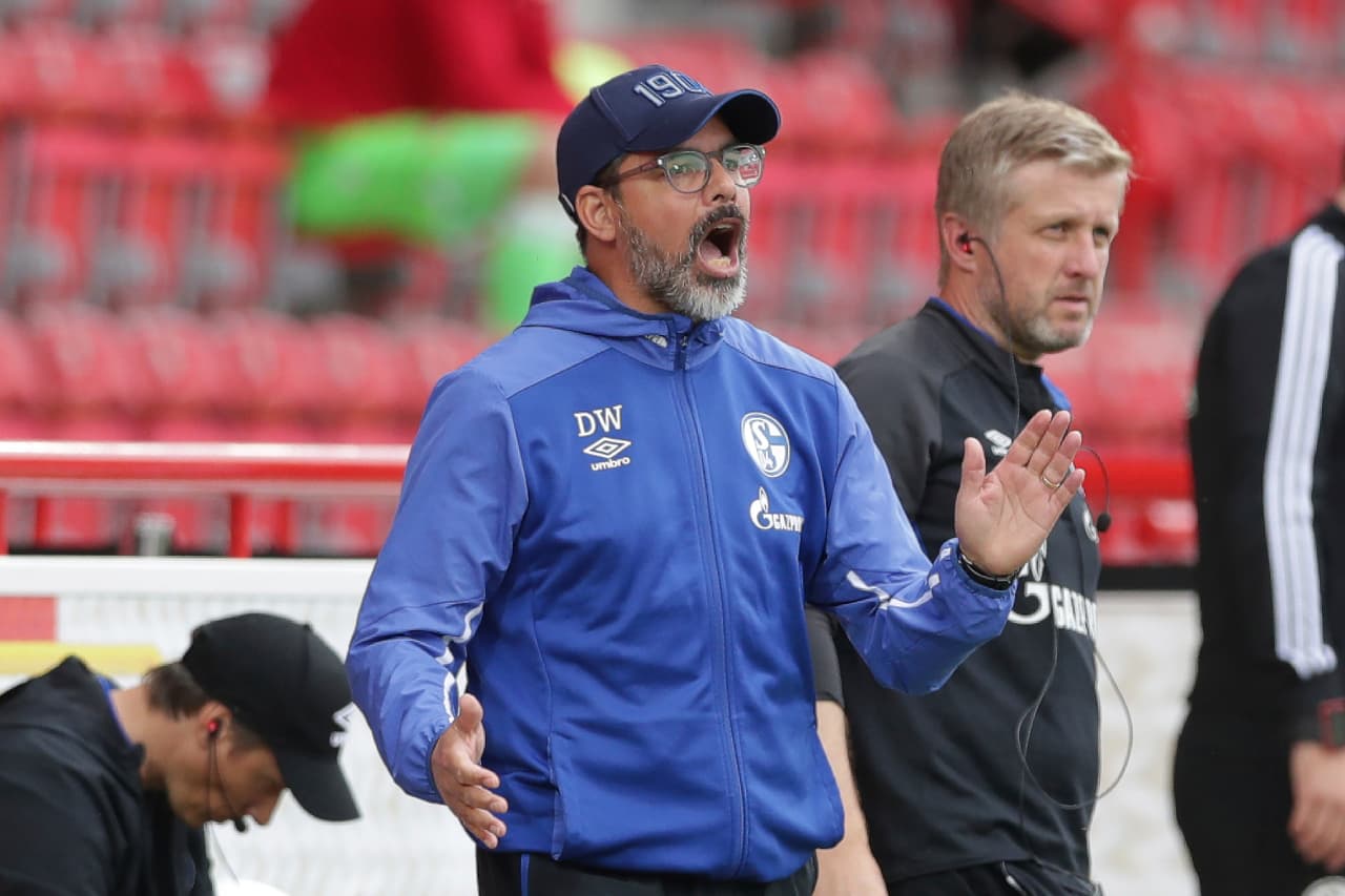 Mucha intensidad en las instrucciones de David Wagner, entrenador del Schalke 04.