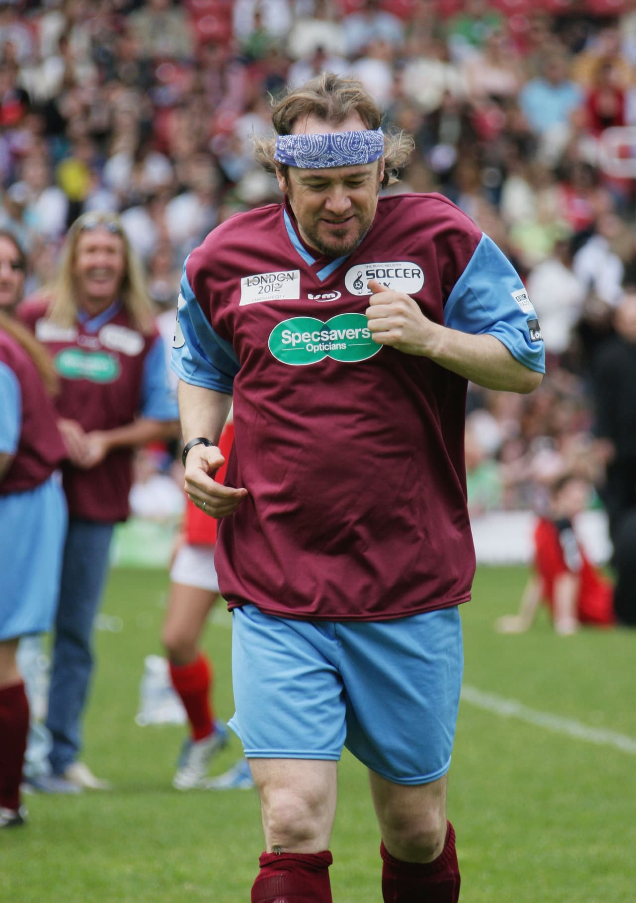 Adrian Smith de Iron Maiden apoya al West Ham de Londres, el cual es un club identificado con las clases trabajadoras. Por ello les dicen los 'martillos', 'hammers' y 'irons'.