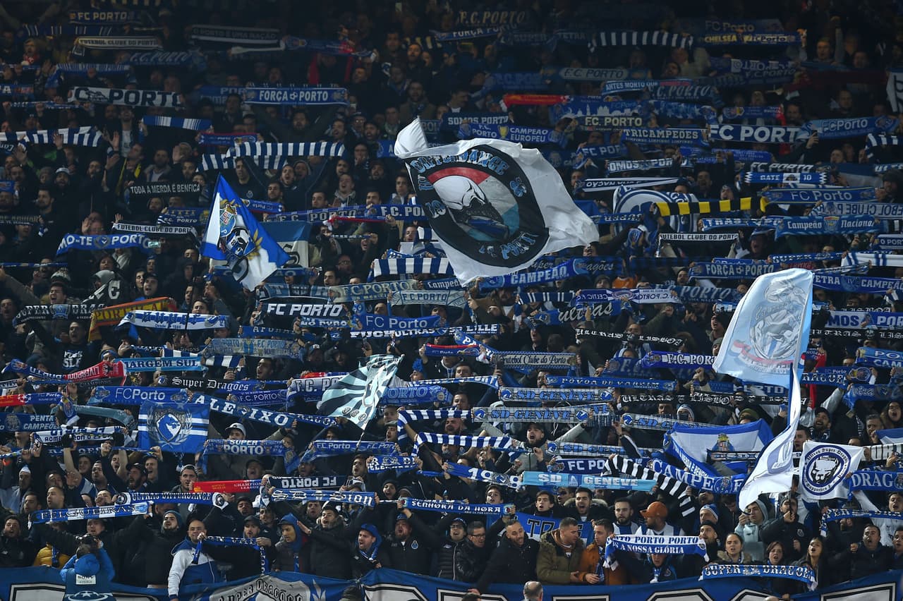 Buena cantidad de hinchas del Porto llegaron a Inglaterra como muestra de apoyo a su equipo, líder en la liga local.