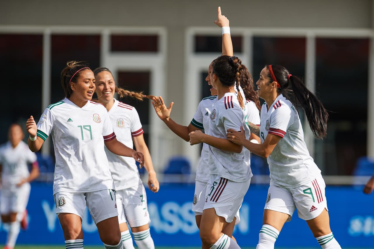 Con goles de Liliana Mercado, Stephany Mayor, Kiana Palacios, Jimena López y doblete de Renae Cuéllar, México gole y continúa con su paso perfecto rumbo a Tokio 2020.