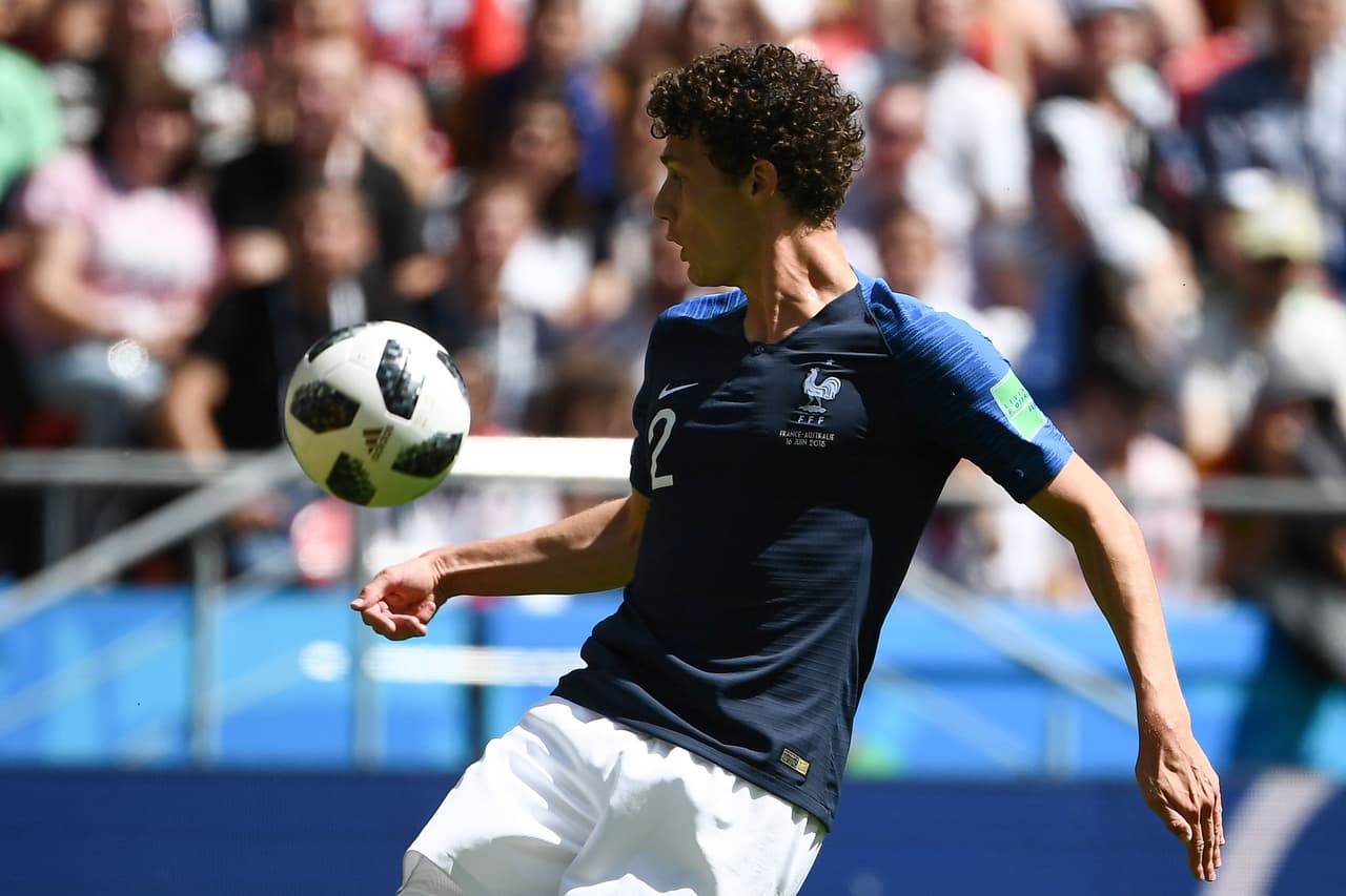 Su buen rendimiento en el Stuttgart habría puesto a Benjamin Pavard en la mira del Paris Saint-Germain y el Bayern Múnich.