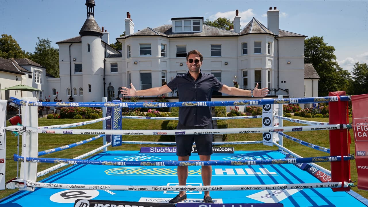 El boxeo regresa a Inglaterra en el jardín de una mansión
