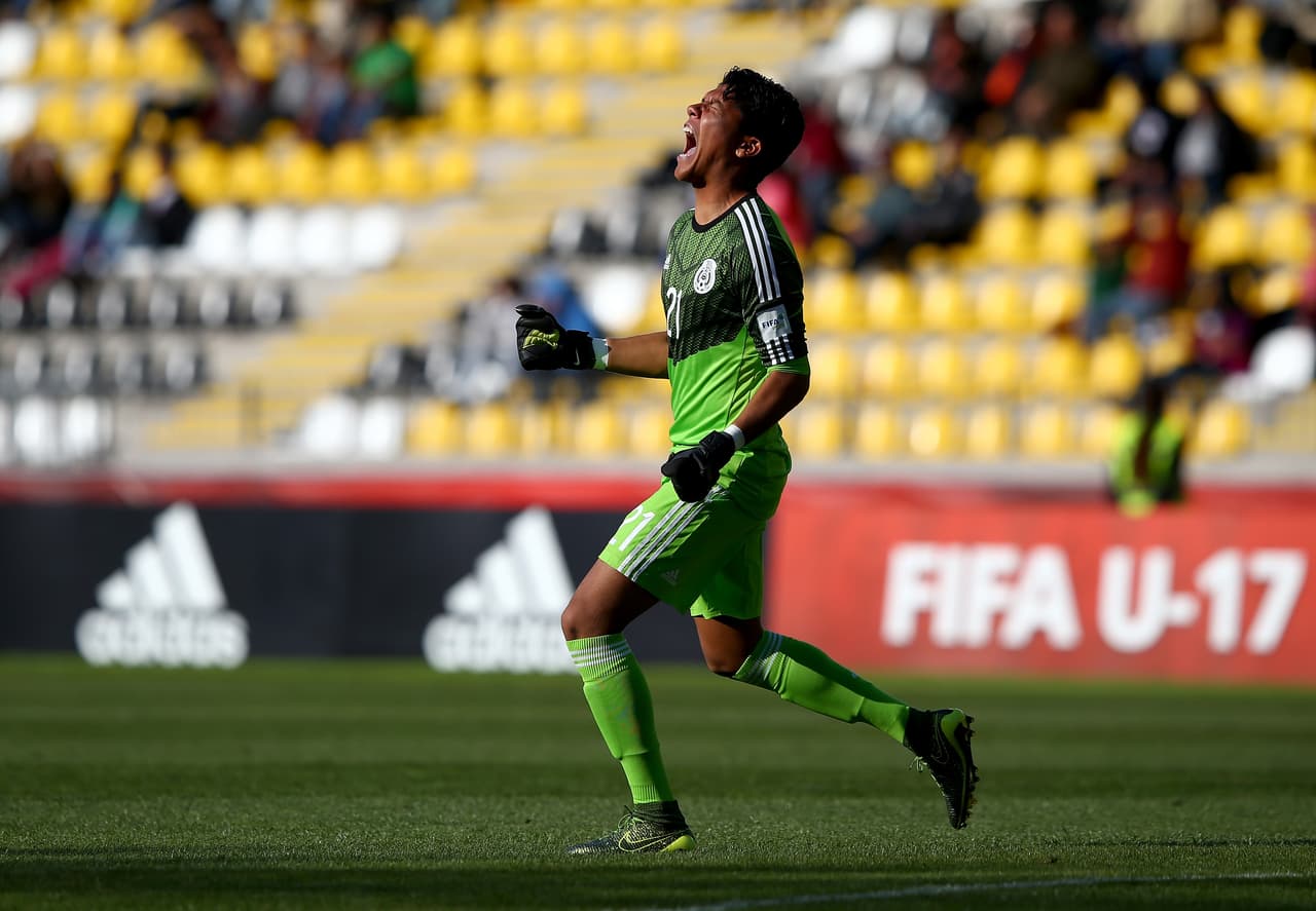 Nació en Pasadena, California, en 1998 y jugó los Mundiales Sub-17 y Sub-20 de 2015 y 2017.