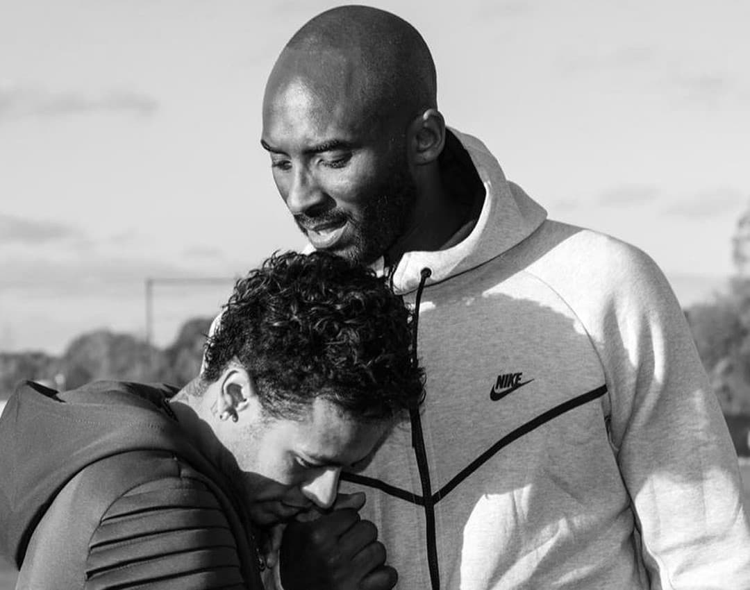 El brasileño y más futbolistas recuerdan con emotividad al astro de la duela.