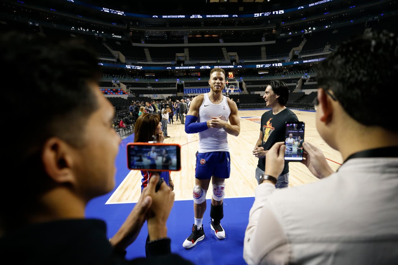 Previo al partido contra los Dallas Mavericks de Luka Doncic, el equipo de Detroit reconoció la duela de la Ciudad de México.