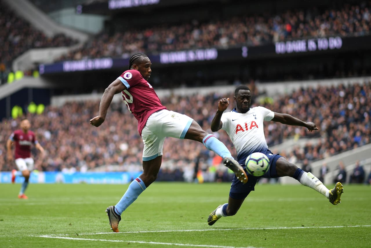 Ya en la segunda mitad llegó el 1-0 con Michail Antonio para el West Ham, llegando a espaldas del colombiano Sánchez y definiendo con potencia.