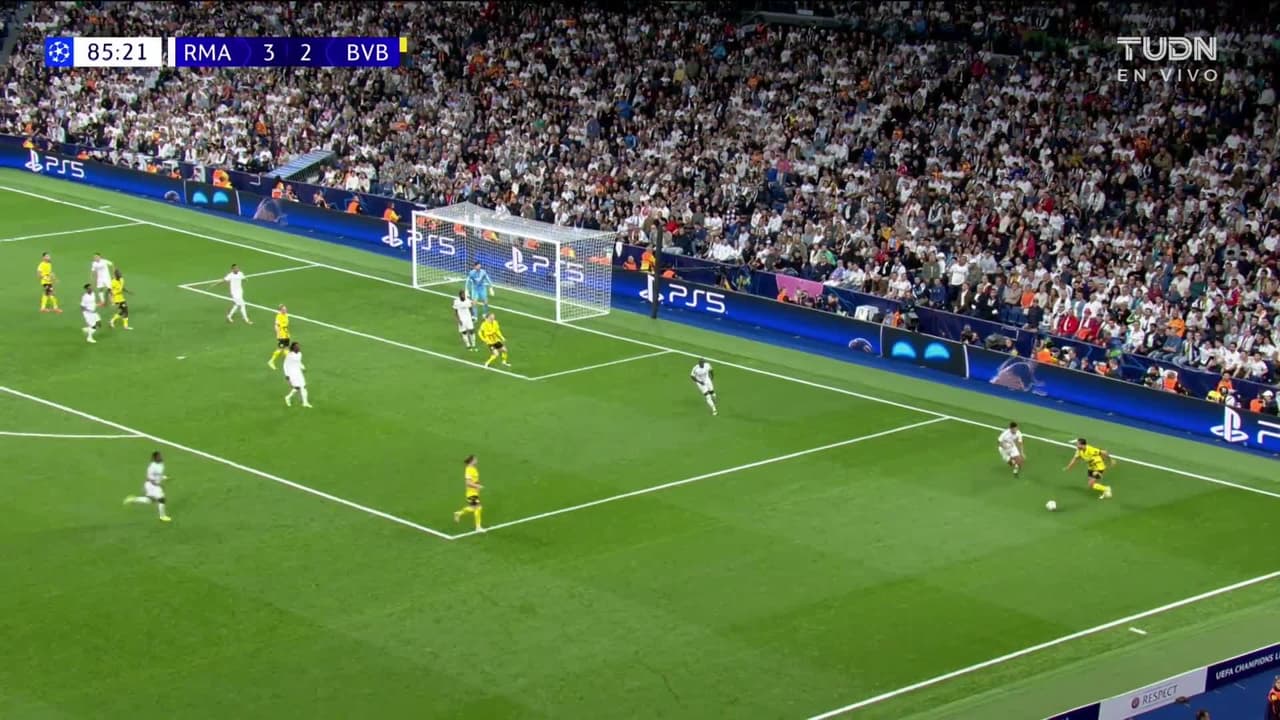 ¡GOL!  anota para Real Madrid. Vinícius Júnior