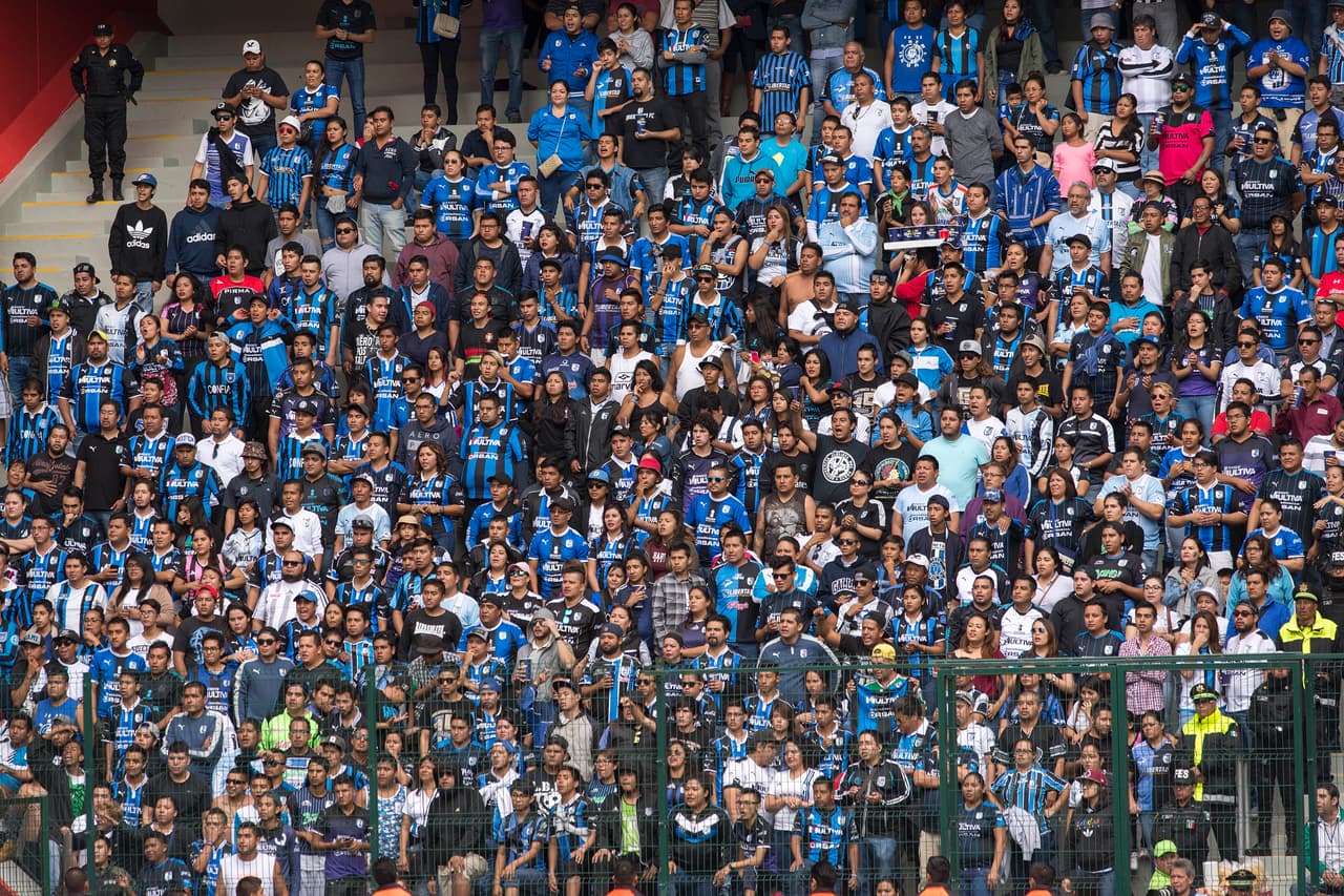 El partido se jugó en el Nemesio Diez, pero la afición de Querétaro hizo el viaje para mostrar su apoyo al equipo.