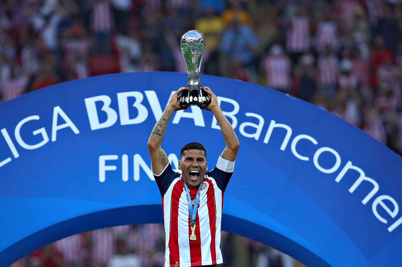 En su segunda etapa con Chivas ganó una liga, dos copas, una súper copa y la Liga de Campeones de la Concacaf. Disputó un total de 141 juegos en esta segunda parte como rojiblanco.