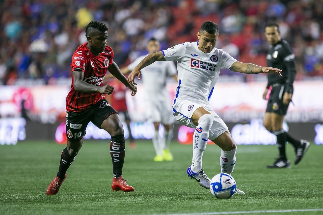 Con goles de Velázquez, Balanta y 'Cubo' Torres, Xolos remontó de último minuto para arrebatarle los tres puntos a Cruz Azul. Aguilar y Yotún anotaron para La Máquina.