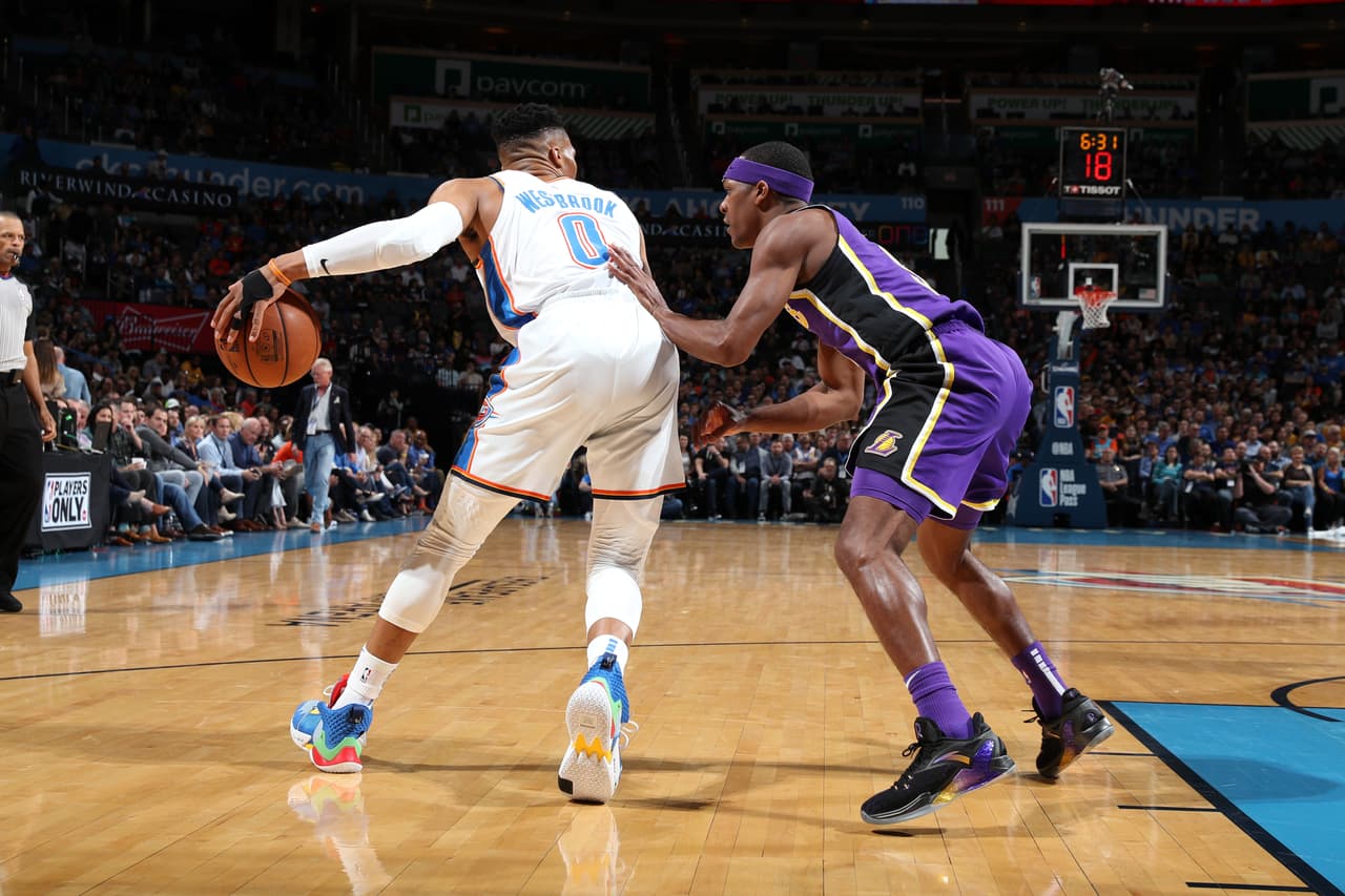 Ante la ausencia de LeBron James, por lesión, el base asumió el protagonismo con toda la intensión de una hacer una noche memorable.