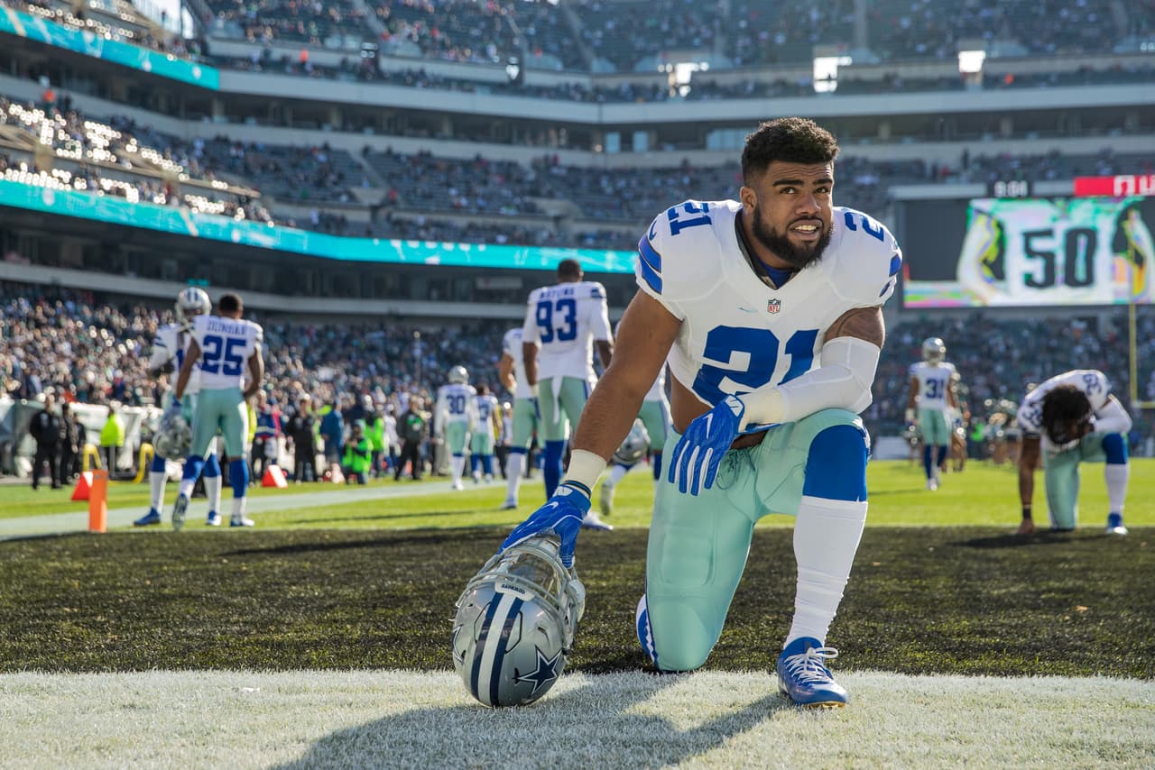 Dallas Cowboys running back Ezekiel Elliott (21) kneels in the endzone prior to the game against the Philadelphia Eagles, Sunday, January 1, 2017, Philadelphia. The Eagles defeated the Cowboys 27-13. (Al Tielemans via AP Images)