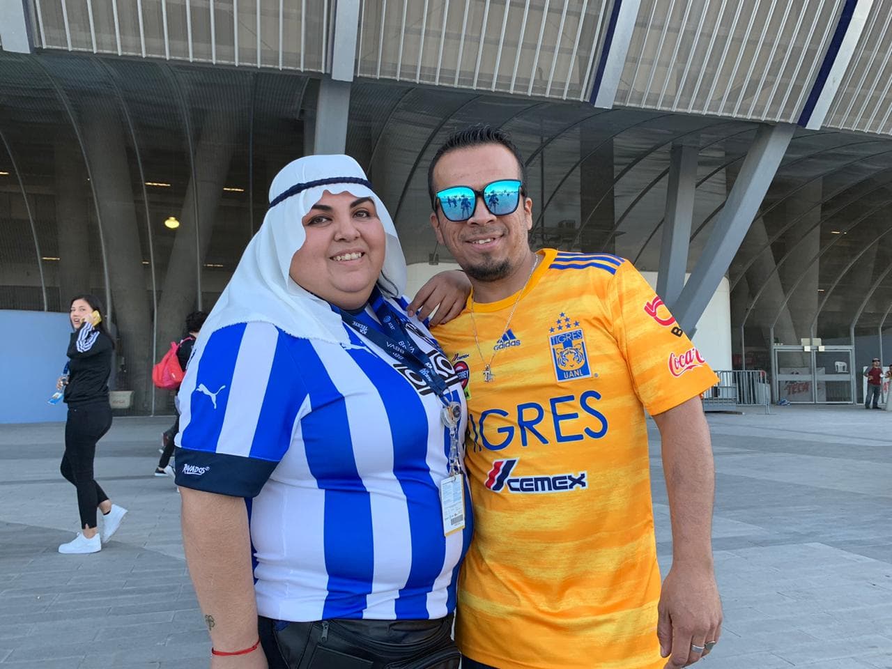 Los aficionados comienzan a llegar al gigante de acero pero ver la final de vuelta entre Monterrey y Tigres.