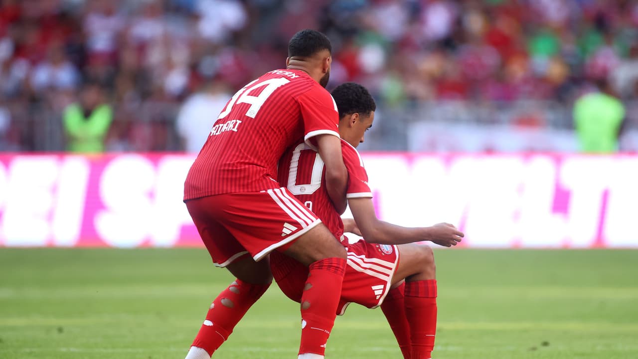 Jamal Musiala se desvanece en partido del Bayern por golpe de calor