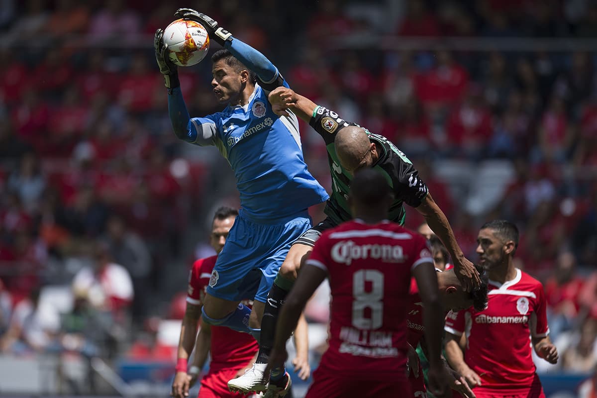 El arquero Alfredo Talavera también fue clave para el triunfo del Toluca.