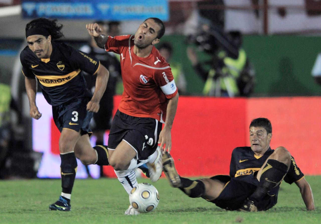 Logró el campeonato Apertura 2002 jugando con Independiente (nuevamente), pero al siguiente torneo bajó su rendimiento y dejó de ser titular. Tendría que buscar un nuevo club y ya no era atractivo para el ‘Viejo Continente’.