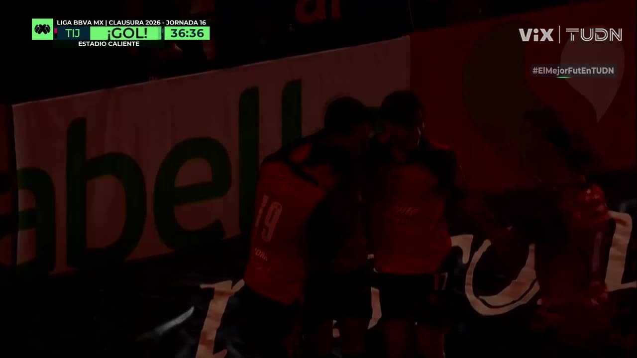 ¡Qué golazo del 'Loquito' Abreu! El atacante se quita a dos y define de forma magistral para el 2-0
