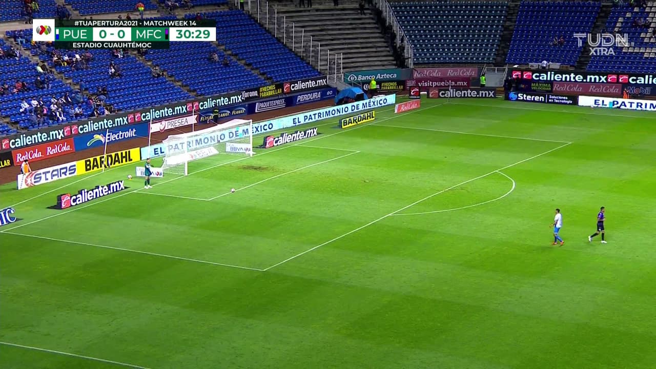 ¡TIRO ATAJADO! disparo por Guillermo Martínez.