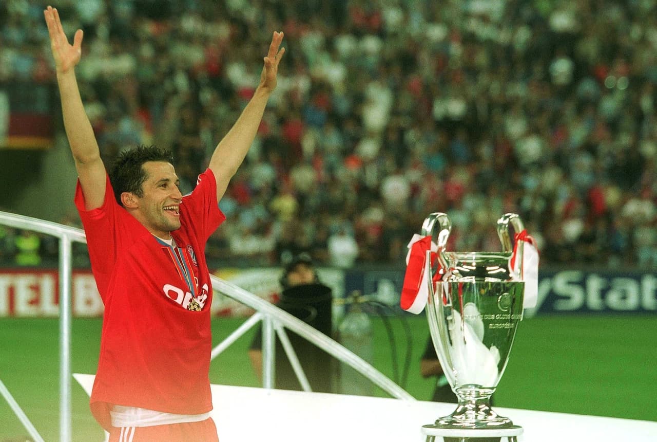 Bayern Munich derrotó 1-0 al Olympique de Lyon el 22 de noviembre de 2000 en el estadio Olímpico de Munich. Los alemanes solo perdieron un partido en el camino que los hizo campeones del 2001.